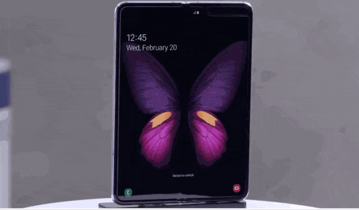 Samsung tung clip trên tay thực tế Galaxy Fold: Nhỏ gọn như một cuốn sổ tay - Ảnh 3.