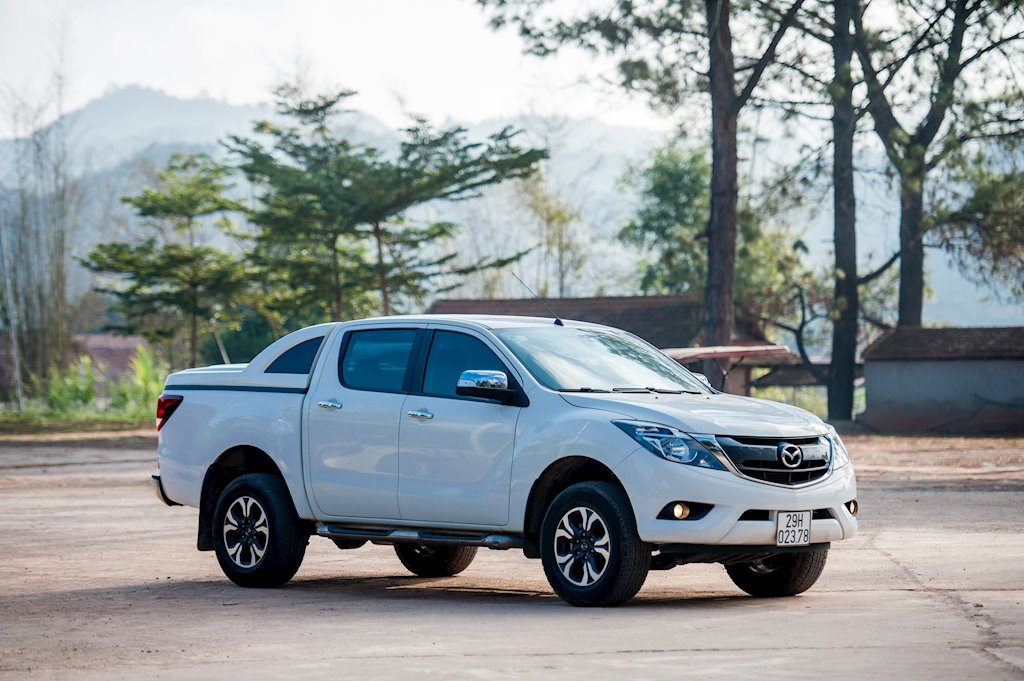 Mazda BT-50 bất ngờ giảm giá 40 triệu đồng, có thêm ghế lái chỉnh điện