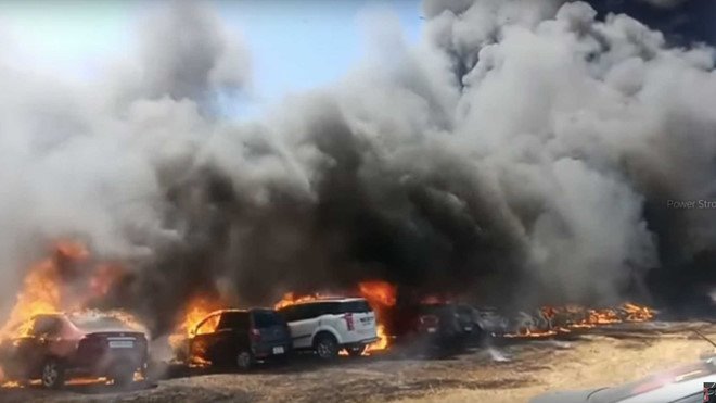 Hơn 300 ôtô cháy rụi chỉ vì một điếu thuốc lá