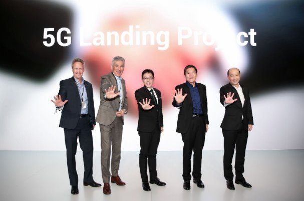 Oppo gây bất ngờ khi tiết lộ về smartphone 5G đầu tiên trên thế giới