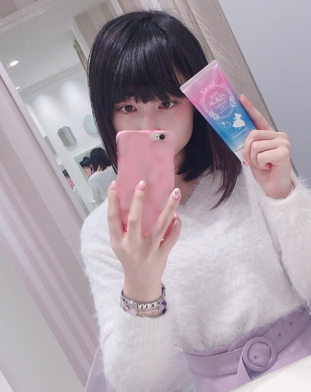 Marketing kiểu Nhật: In ngược bao bì trên tuýp kem chống nắng để chị em selfie cho tiện! - Ảnh 2.