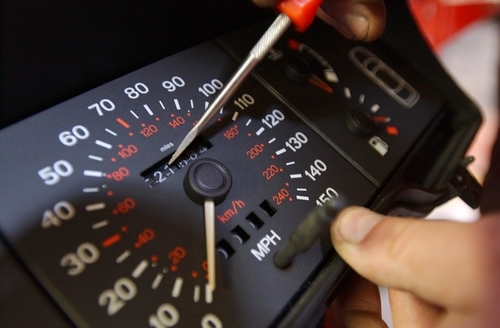 Tua km ô tô: Việt Nam buông lỏng, các nước xử nặng, phạt tù