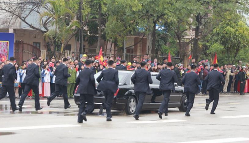 12 vệ sĩ bảo vệ vòng trong