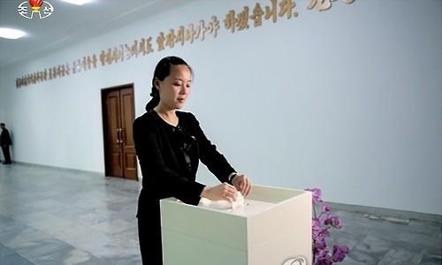 Người phụ nữ quyền lực 'như hình với bóng' cùng ông Kim Jong-un