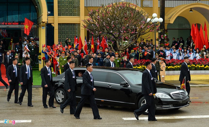 Đoàn xe của Chủ tịch Kim Jong Un rời Đồng Đăng, hướng về Hà Nội