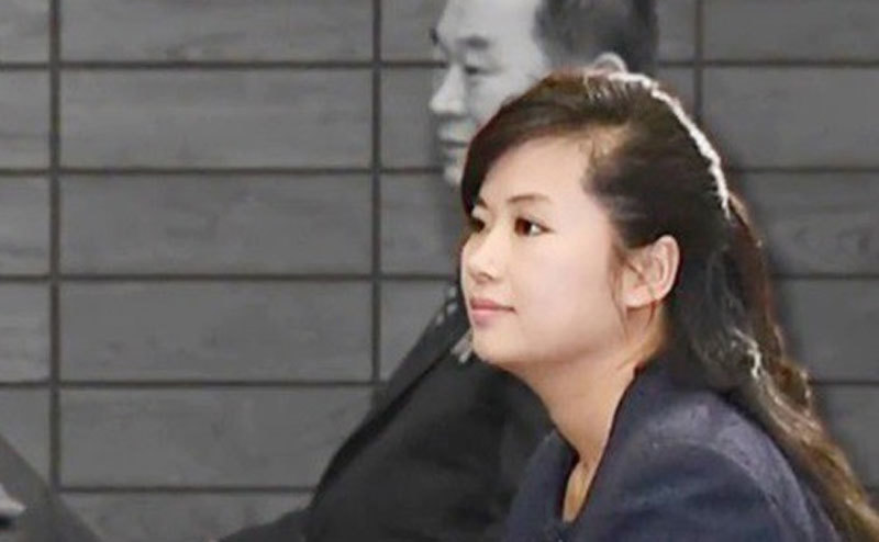 Vẻ đẹp nữ ca sĩ tháp tùng ông Kim Jong Un đến Hà Nội