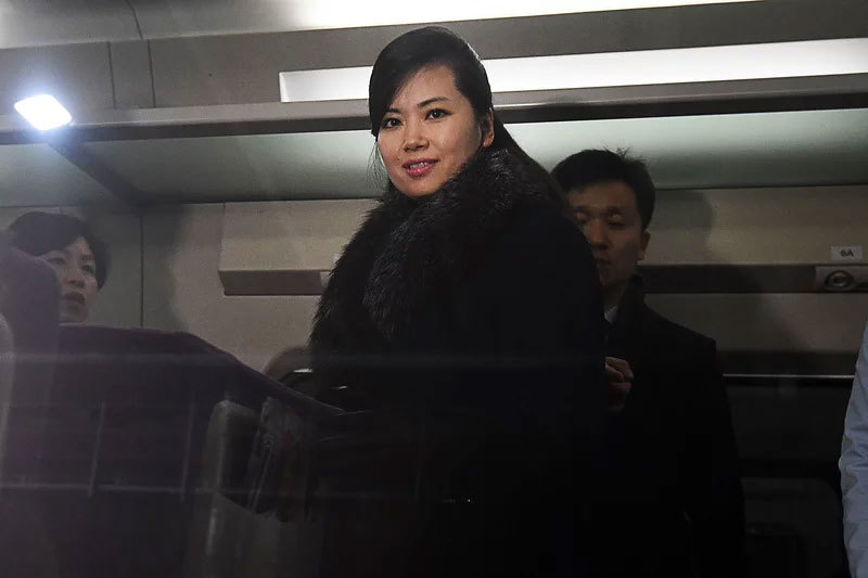 Vẻ đẹp nữ ca sĩ tháp tùng ông Kim Jong Un đến Hà Nội