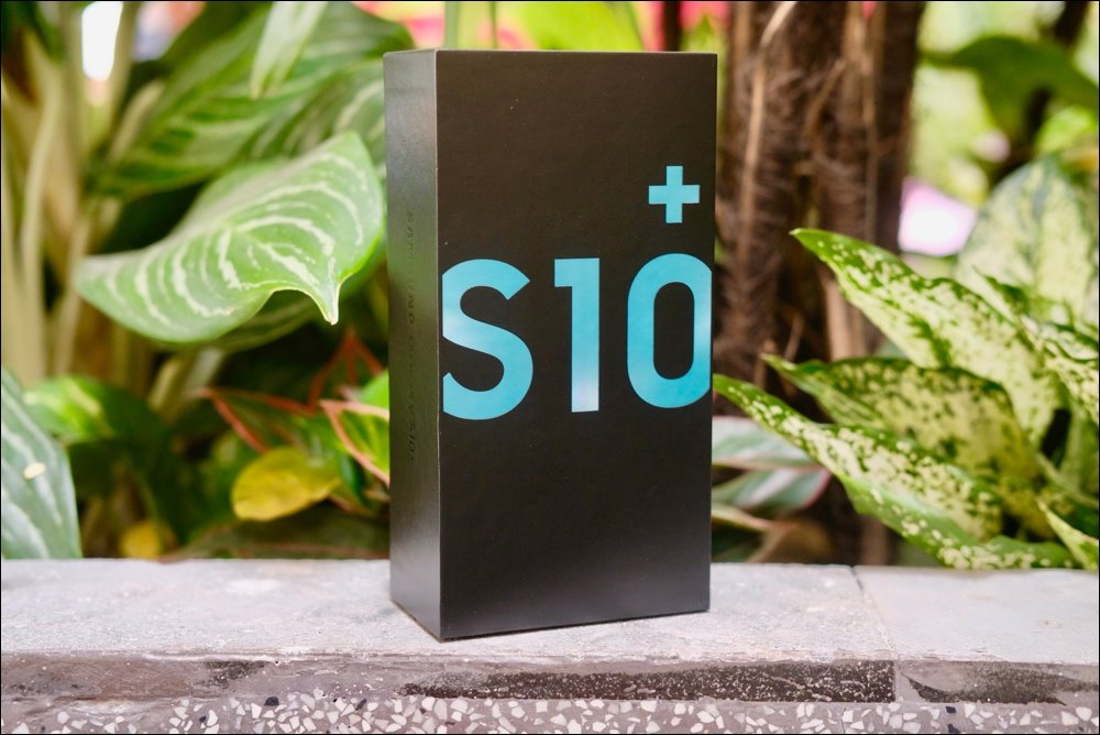 Mở hộp Galaxy S10+ tại Việt Nam: 5 camera, cảm biến vân tay trong màn hình, giá 22,99 triệu đồng