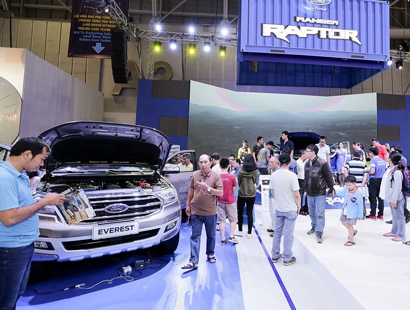 Xe nhập khẩu liên tục đổ bộ, nhiều xe 