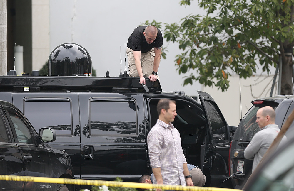 Quả cầu đen bí ẩn trên nóc xe hộ tống Tổng thống Trump