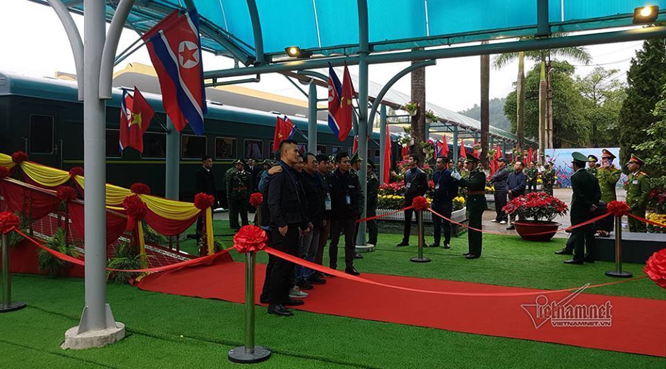 Lý do tàu bọc thép của ông Kim Jong-un chỉ dừng ga Đồng Đăng