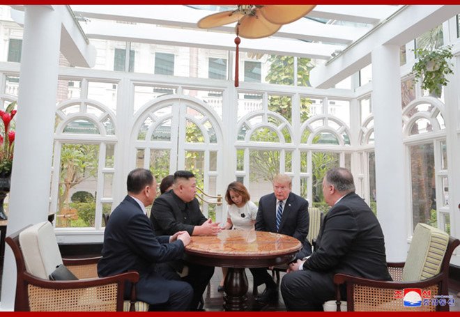 TT Trump, ông Kim trao đổi gì tại thượng đỉnh ở Hà Nội?