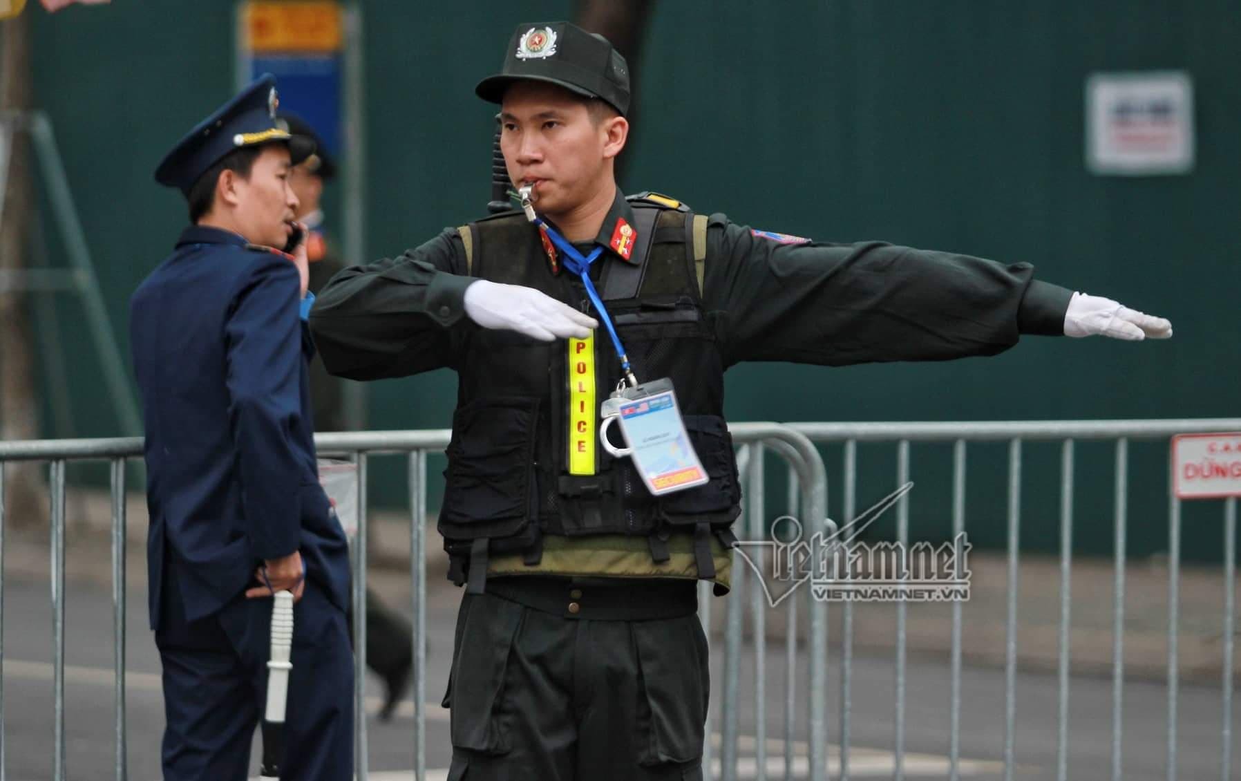 Vệ sĩ chon von trên nóc khách sạn Melia bảo vệ ông Kim Jong-un