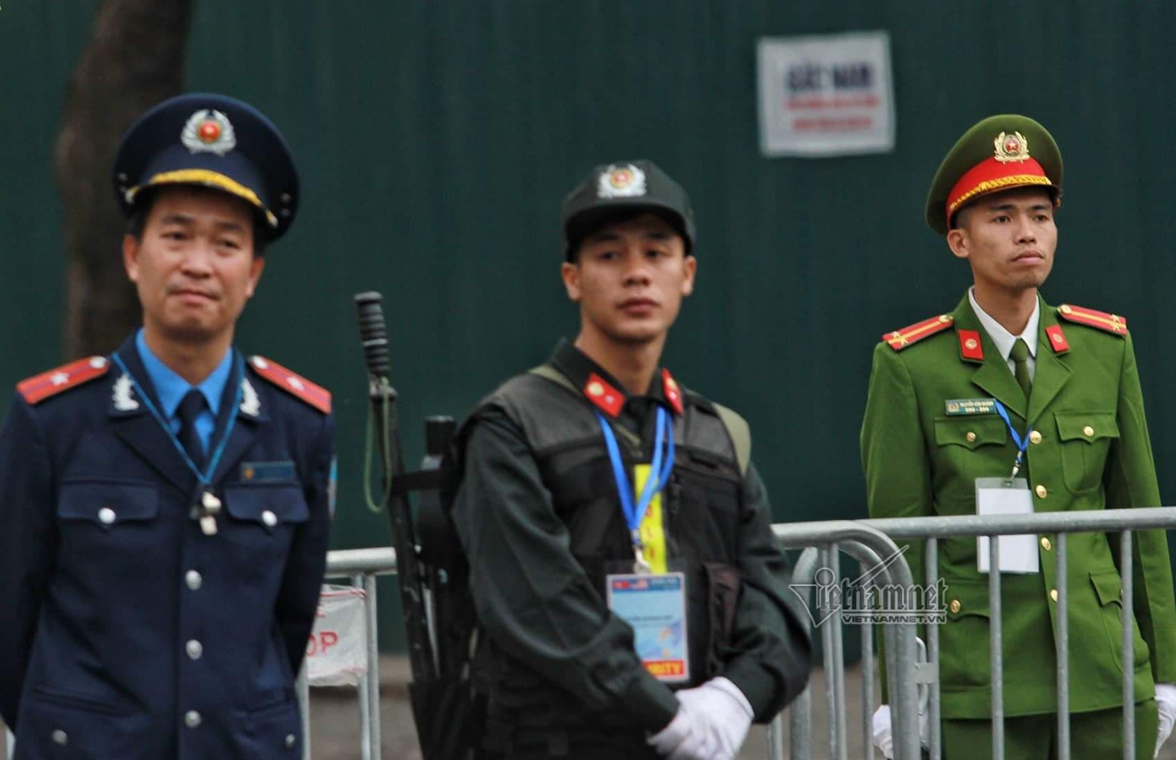 Vệ sĩ chon von trên nóc khách sạn Melia bảo vệ ông Kim Jong-un