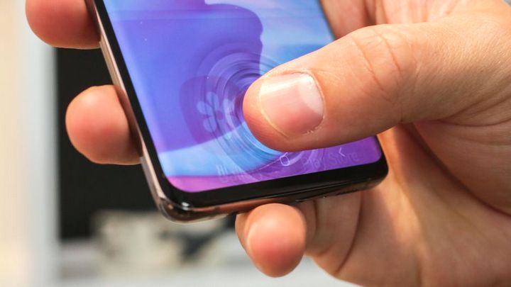 Tra tấn Galaxy S10 với dao, lửa và bẻ cong: cảm biến vân tay siêu âm ngừng hoạt động khi bị xước nặng