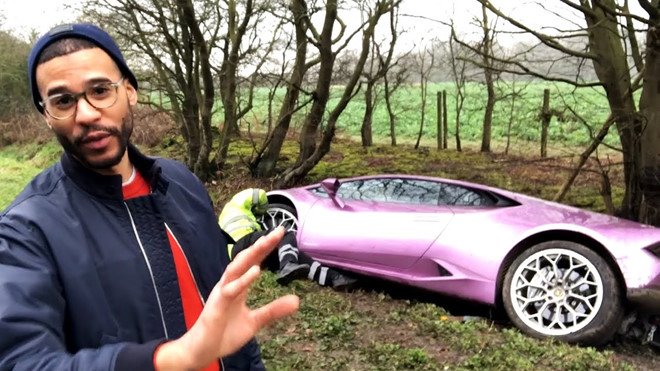 Triệu phú Bitcoin bỏ mặc Lamborghini Huracan dưới mương nước