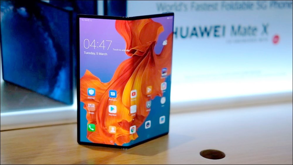 Cận cảnh Huawei Mate X tại Việt Nam: Màn hình gập, kiểu dáng đẹp, kết nối 5G