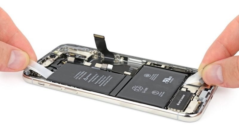 Tin cực vui cho người dùng Apple: iPhone dùng pin ngoài vẫn được phục vụ tại hãng