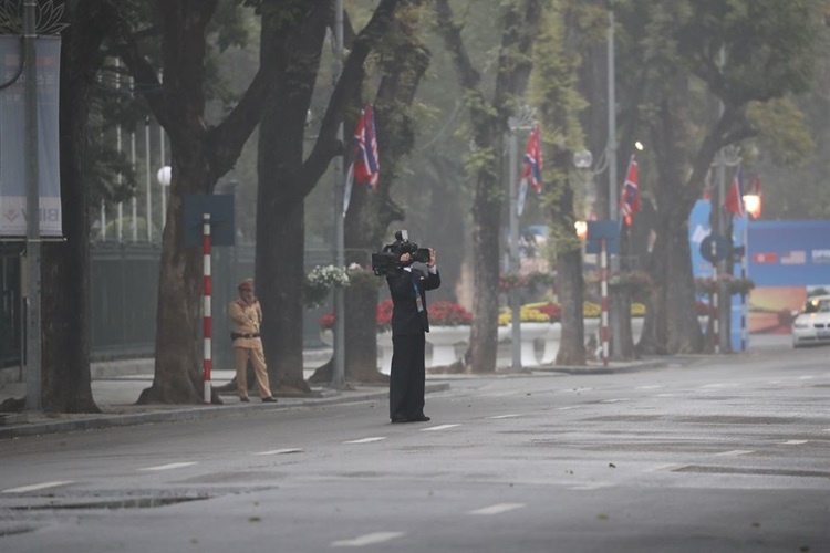 Hành động lay động trái tim của nữ phóng viên Hàn Quốc