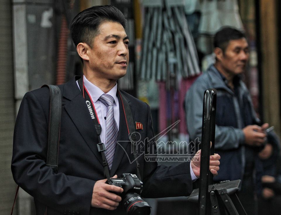 Hành động lay động trái tim của nữ phóng viên Hàn Quốc