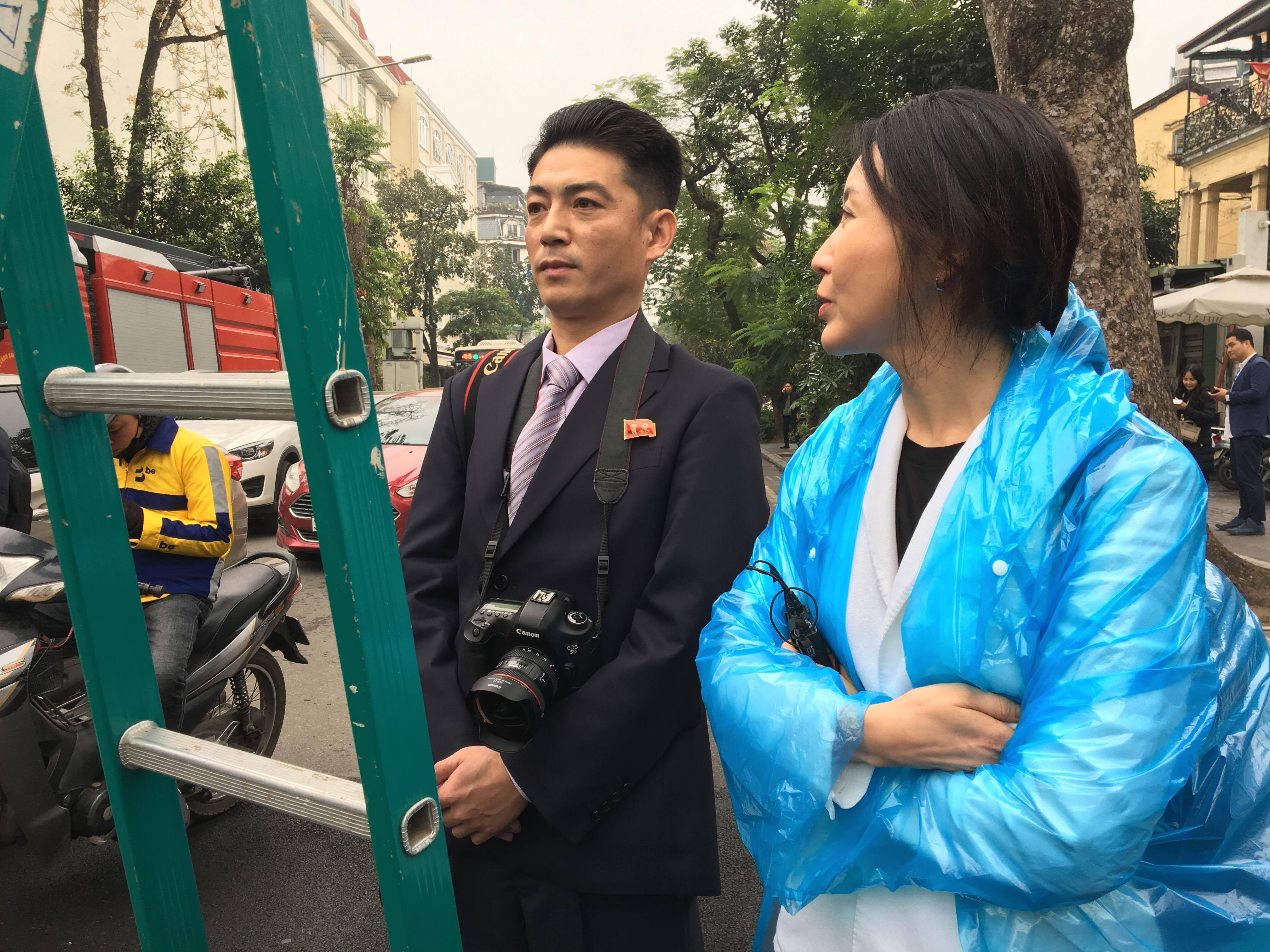 Hành động lay động trái tim của nữ phóng viên Hàn Quốc