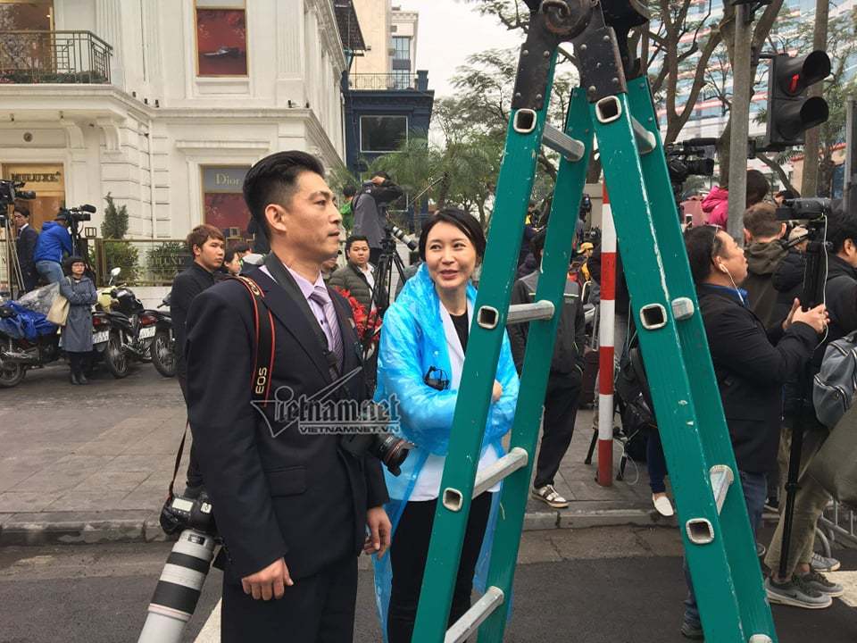 Hành động lay động trái tim của nữ phóng viên Hàn Quốc