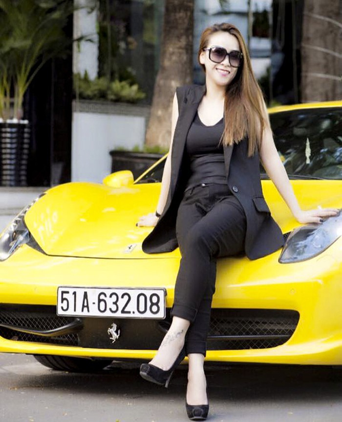 Những mỹ nhân Việt nổi tiếng chơi xe sang chục tỷ