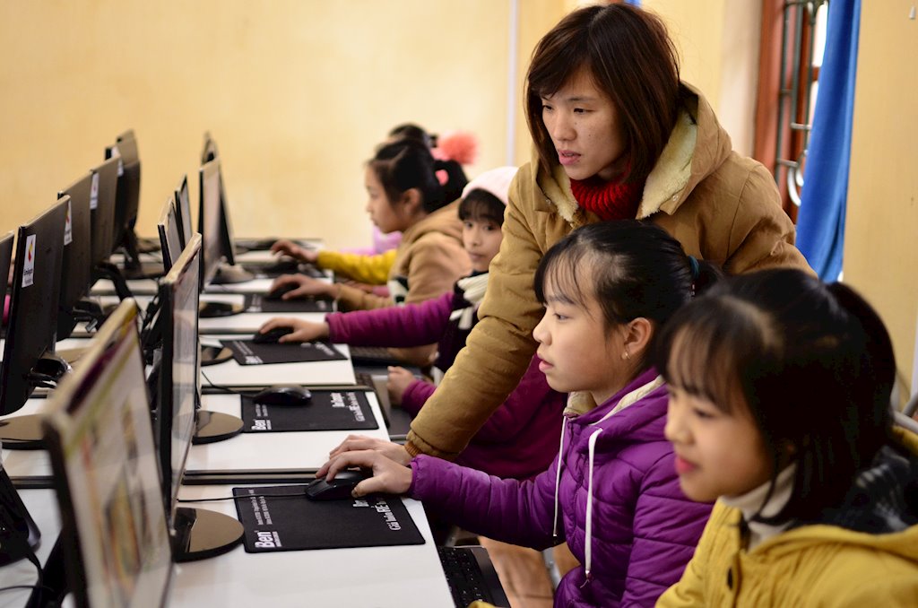 An toàn trên mạng cho trẻ em | Nguy cơ mất an toàn trên mạng của thanh thiếu niên dân tộc thiểu số | Bảo vệ trẻ em trên không gian mạng | Bảo vệ trẻ em trên môi trường mạng