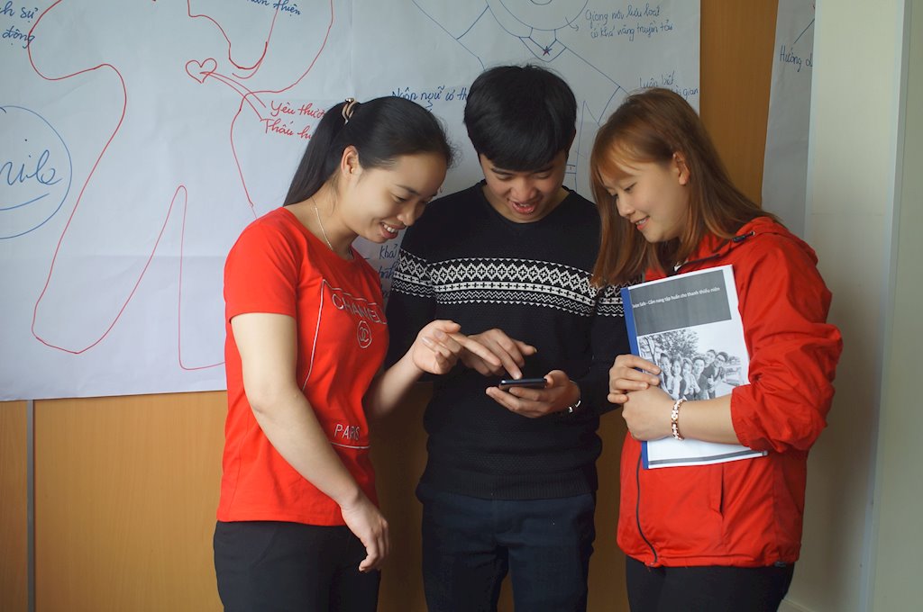 An toàn trên mạng cho trẻ em | Nguy cơ mất an toàn trên mạng của thanh thiếu niên dân tộc thiểu số | Bảo vệ trẻ em trên không gian mạng | Bảo vệ trẻ em trên môi trường mạng