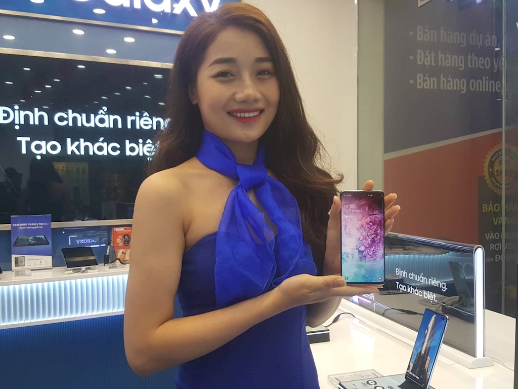 Đúng ngày 8/3, bộ đôi Samsung Galaxy S10, S10+ chính thức lên kệ