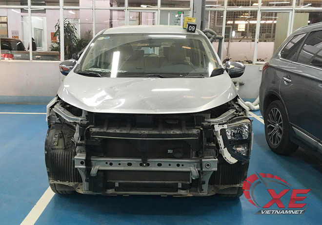 Đạp nhầm chân ga khi lái thử xe, khách hàng phải đền 30 triệu