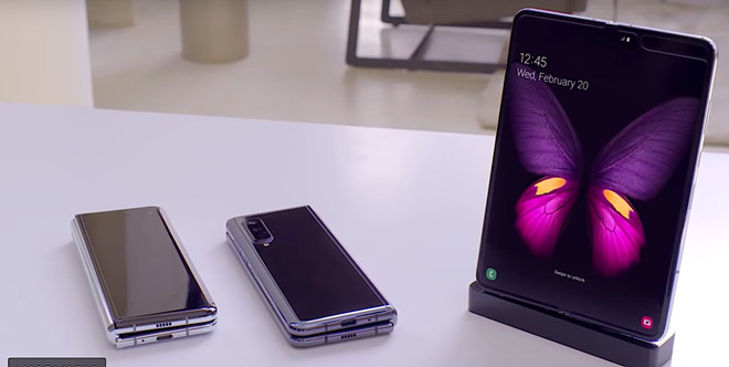 iPhone đã bị Samung Galaxy Fold bỏ xa ít nhất 2 năm