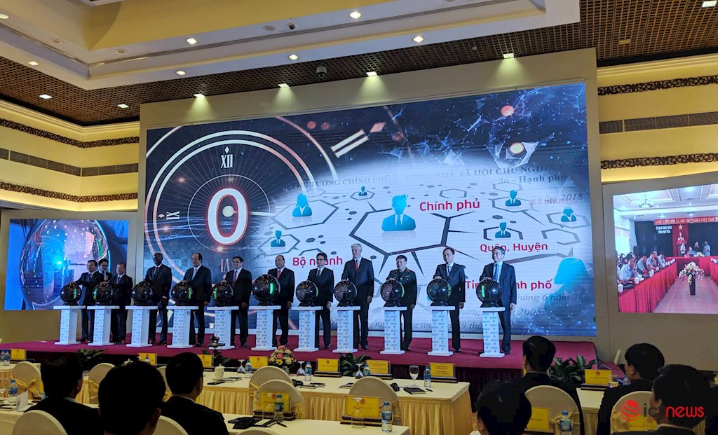 Thủ tướng bấm nút khai trương Trục liên thông văn bản quốc gia | Chính thức khai trương Trục liên thông văn bản quốc gia | Trục liên thông văn bản quốc gia giúp Việt Nam tiết kiệm 1.200 tỷ đồng mỗi năm