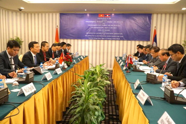 Việt Nam và Lào ký thỏa thuận hợp tác về thông tin và truyền thông