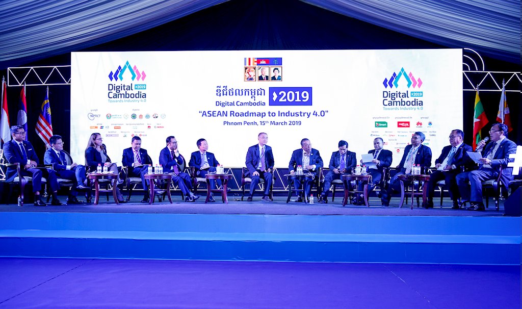 Lãnh đạo CMC tháp tùng Bộ trưởng Nguyễn Mạnh Hùng dự sự kiện lớn nhất về CNTT của Campuchia | CMC muốn cung cấp dịch vụ an ninh, an toàn thông tin cho doanh nghiệp, tổ chức ở Campuchia