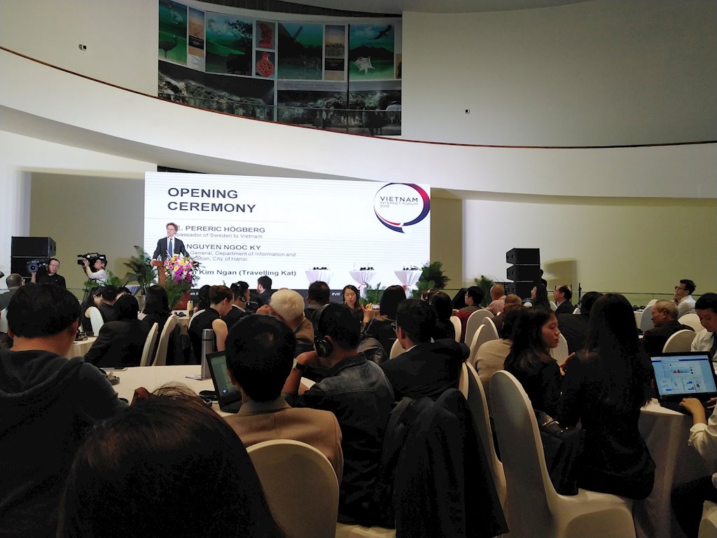 UNESCO cung cấp cho phóng viên cẩm nang hướng dẫn phân biệt tin giả | Khai mạc Diễn đàn Internet Việt 2019 chủ đề “Công nghệ số cho những điều tốt đẹp” | “Xã hội thông minh chỉ đạt được khi có những công dân thông minh, am hiểu công nghệ”