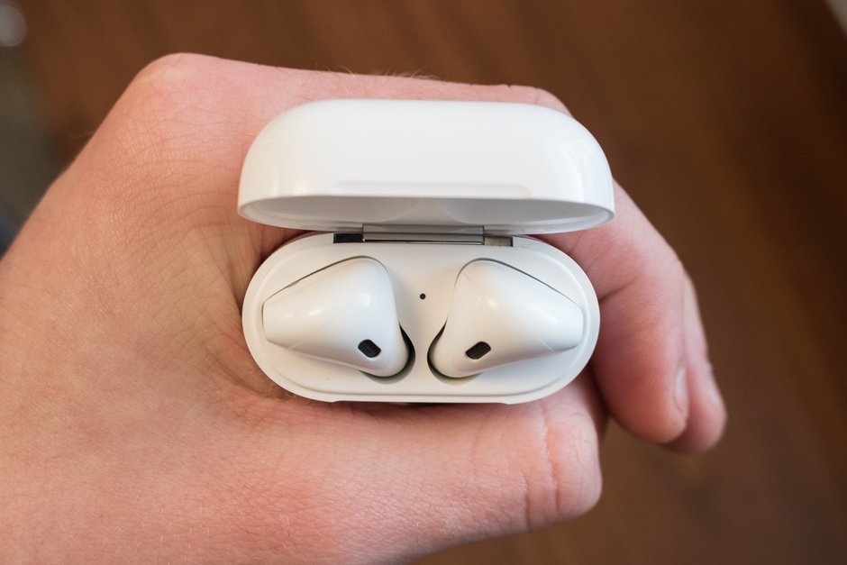 Apple giới thiệu AirPod thế hệ mới: pin lâu hơn, sạc không dây