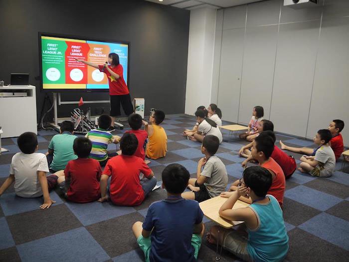 Học sinh FPT truyền cảm hứng Robotics cho trẻ em Hà Nội | Học sinh FPT sẽ xây dựng một Cộng đồng đam mê khoa học công nghệ