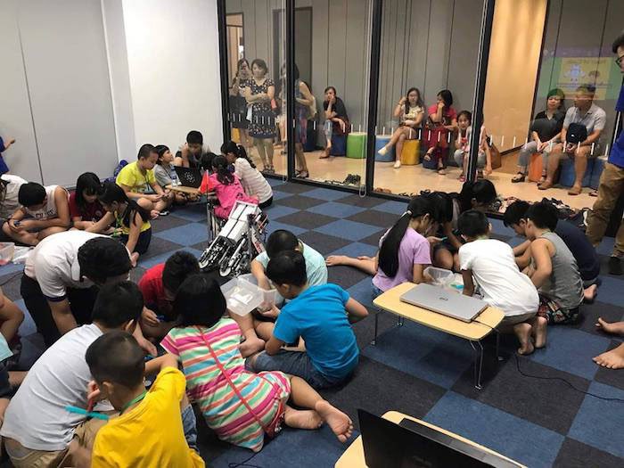 Học sinh FPT truyền cảm hứng Robotics cho trẻ em Hà Nội | Học sinh FPT sẽ xây dựng một Cộng đồng đam mê khoa học công nghệ