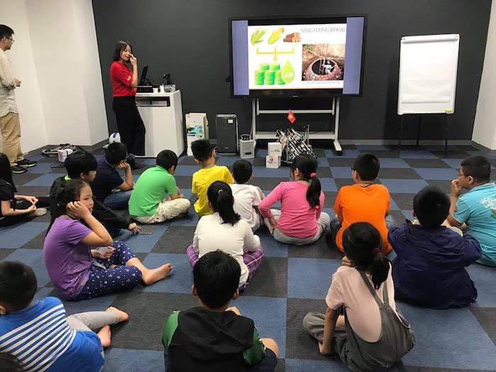 Học sinh FPT truyền cảm hứng Robotics cho trẻ em Hà Nội | Học sinh FPT sẽ xây dựng một Cộng đồng đam mê khoa học công nghệ