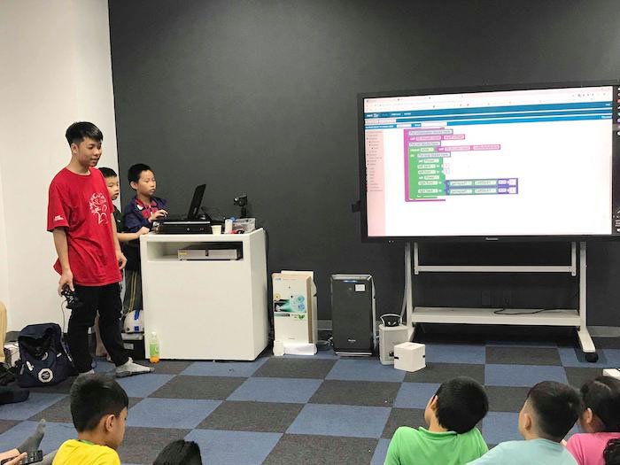 Học sinh FPT truyền cảm hứng Robotics cho trẻ em Hà Nội | Học sinh FPT sẽ xây dựng một Cộng đồng đam mê khoa học công nghệ