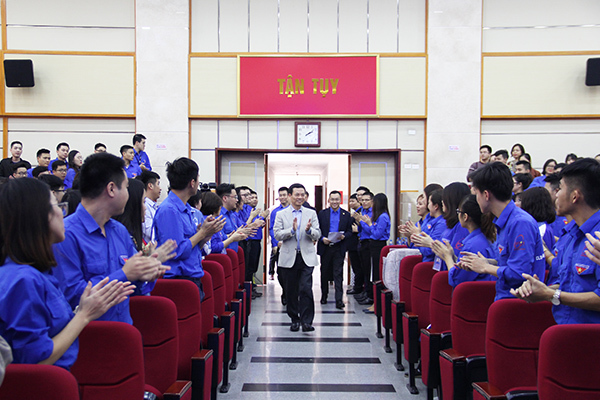 'Thế hệ trẻ hãy nhận việc khó để tạo ra giá trị'