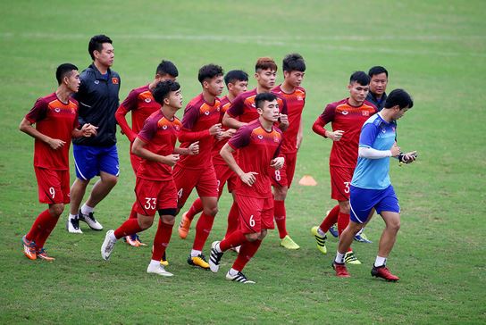 Các tuyển thủ U-23 VN trong buổi tập chiều 25/3. Ảnh: Tuổi trẻ