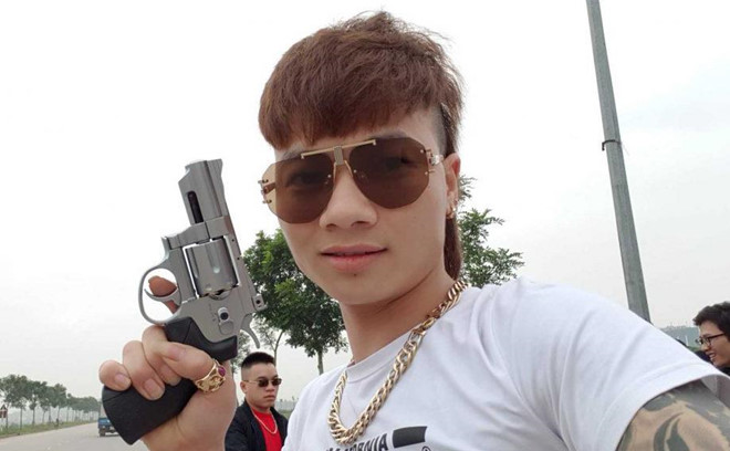 Nhung ga con do tren mang xa hoi tung xo kham va bi cong an 'so gay' hinh anh 1