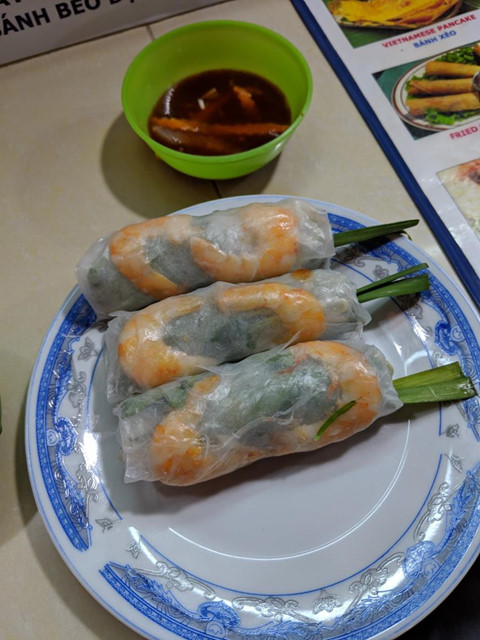 Khach Tay ngac nhien voi cho dien tu 'gi cung co' o Sai Gon hinh anh 15