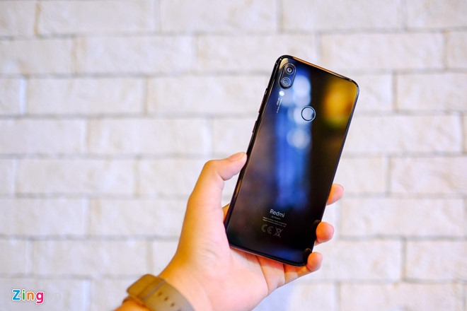 Loat smartphone dang chu y ban tai Viet Nam thang 4 hinh anh 6