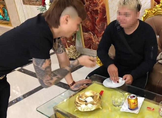 Yeu cau YouTube ha kenh cua Kha Banh hinh anh 3