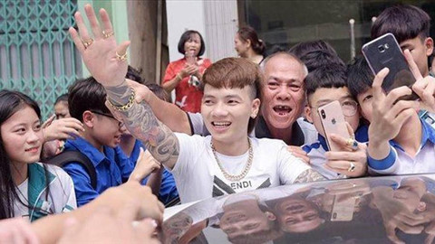 Kha Banh - tu 'cao boi thon' toi tay giang ho 'ngao like' song ao hinh anh 2