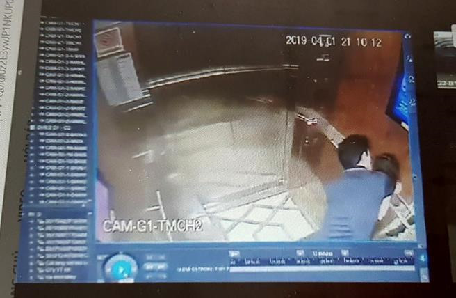 Dân mạng rủ nhau check-in trước cổng nhà gã đàn ông sàm sỡ bé gái