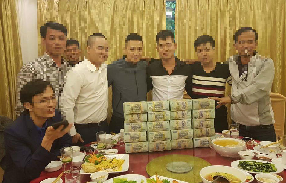 Sim ngũ quý khét tiếng: Bán giá triệu USD đại gia lập tức xuống tiền